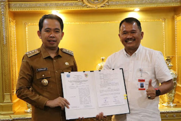 Bupati Jember Muhammad Fawait dan Direktur Politeknik Negeri Jember Syaiful Anwar. (Foto : Humas Polije/ TIMES Indonesia)