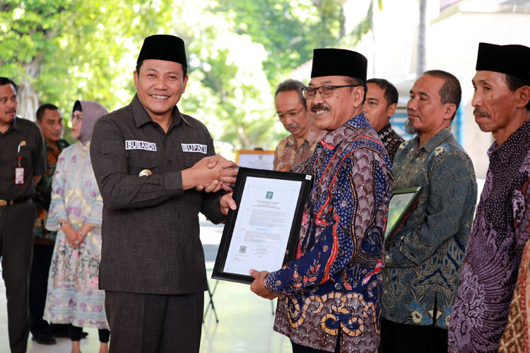 Bupati-Sidoarjo-Subandi-a.jpg