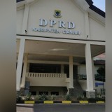 Kelas Padat, Kualitas Terancam? DPRD Cianjur Desak Evaluasi Rombel 50 Siswa