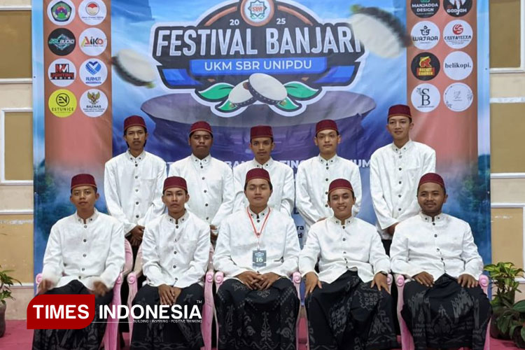 Grup Al-Banjari Syauqon Ilaih Putra meraih juara 3 dalam Festival Sholawat Al-Banjari Tingkat Umum se-Jawa Timur yang diselenggarakan oleh UKM Seni Budaya dan Religi Universitas Pesantren Tinggi Darul Ulum (UNIPDU) Jombang. (FOTO: AJP TIMES Indonesia)