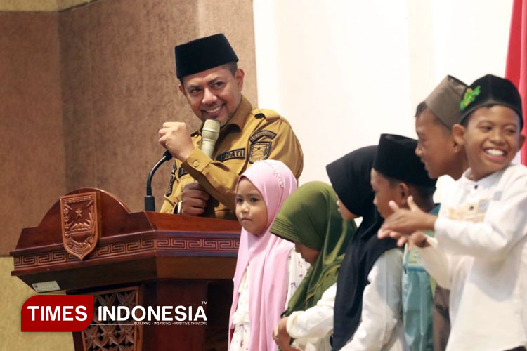 Gus-Haris-a.jpg