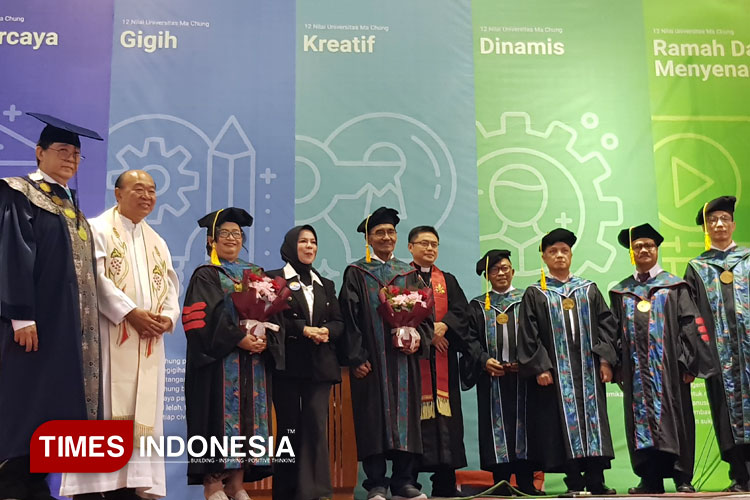 Universitas Ma Chung Kukuhkan Dua Guru Besar Baru Dari Fakultas Ekonomi