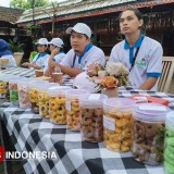 Produksi Kue Kering Merdeka, Pelaku UMKM Disabilitas Kota Madiun Butuh Dukungan Pemasaran