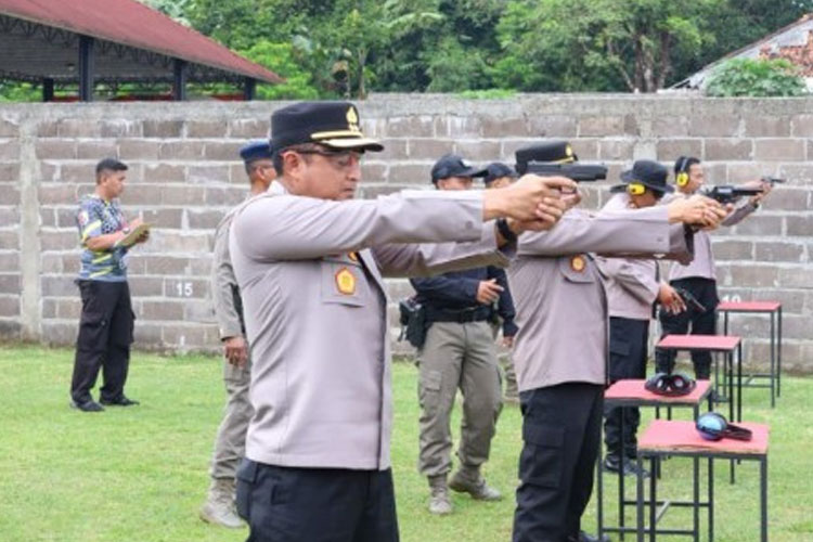 Tingkatkan Kemampuan Personel, Polresta Cilacap Gelar Latihan Menembak