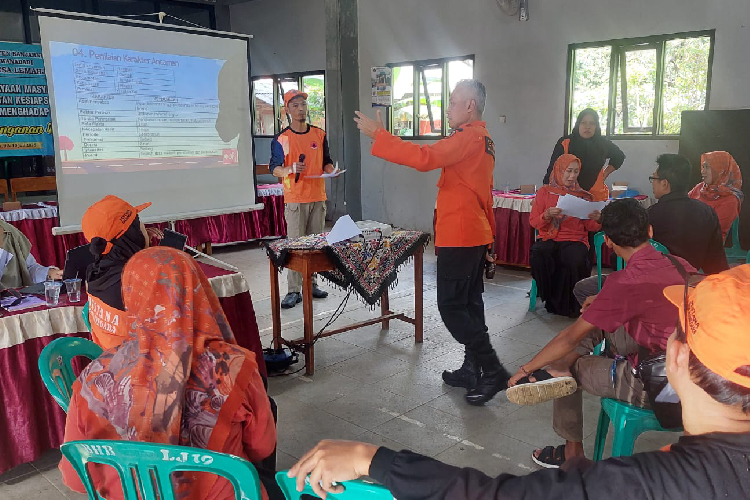 Pelatihan-penanggulangan-bencana-alam-di-Desa-Lemahjaya-b.jpg
