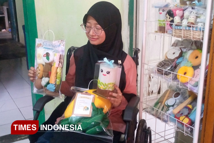 Gadis Difabel asal Banjarnegara Sukses Usaha Mainan Edukasi