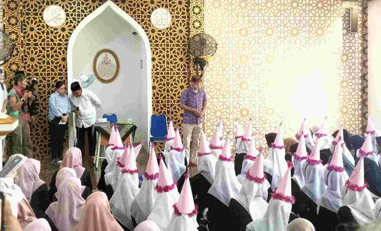 Mr. Sasakawa delivered a motivational message to the students of Genggong Islamic Boarding School in Probolinggo (July 9, 2025), sharing the secret to a healthy life and raising awareness about leprosy. (Photo: TIMES INDONESIA).