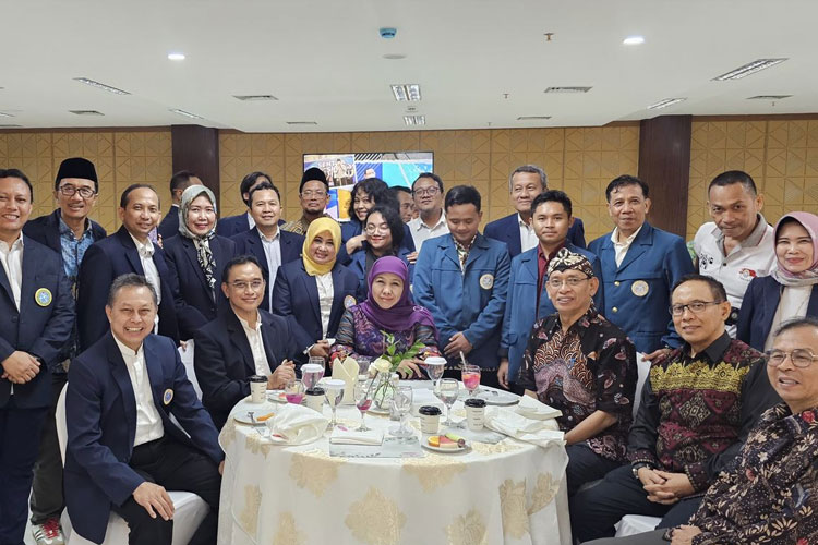 IKA DIH FH UNAIR Dukung Khofifah Lanjutkan Kepemimpinan Ketua Umum IKA UNAIR 2025–2030