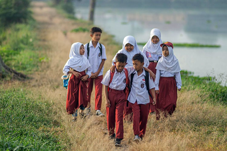 Tips Mencari Teman saat Masuk Sekolah