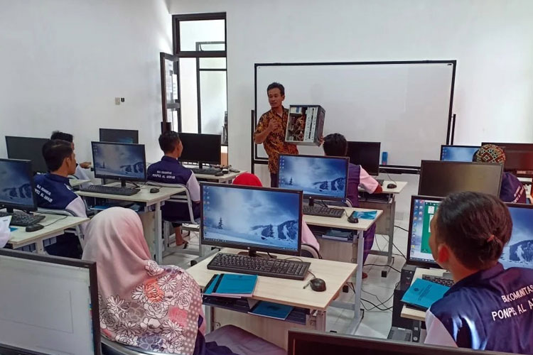 Banyak Lembaga di Pacitan Pilih BLK Komputer untuk Main Aman, Ini Faktanya