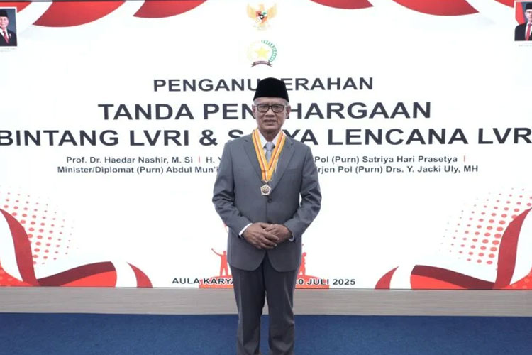 Serukan Nilai Keindonesiaan, Ketum PP Muhammadiyah Haedar Nashir Raih Bintang LVRI