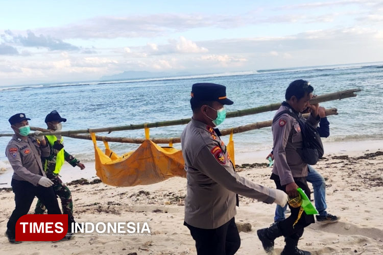 Jenazah Diduga KMP Tunu Pratama Jaya Ditemukan Terdampar di Pantai Plengkung Banyuwangi