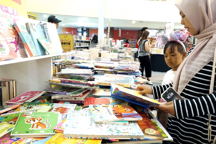 Bazar Buku di Malang City Point, Ada Diskon Fantastis Out of the Boox
