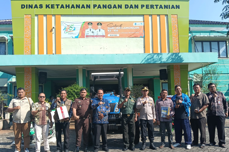 DKPP-Lamongan-Salurkan-Alat-Pertanian-ke-Puluhan-Poktan-B.jpg