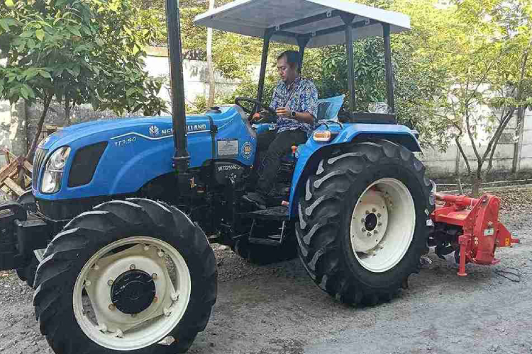 Dorong Produktivitas, DKPP Lamongan Salurkan Alat Pertanian ke Puluhan Poktan