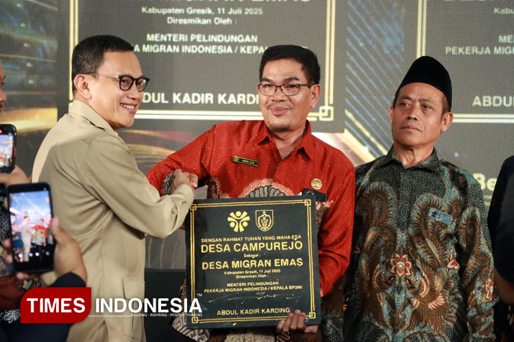 Menteri Karding Resmikan Desa Migran Emas di Gresik