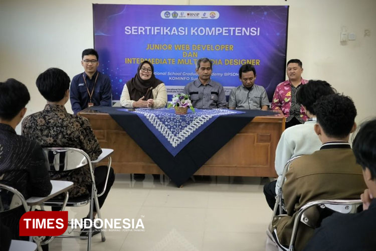 Pembukaan acara oleh Dekan Fakultas Teknik, Nasrul Rofiah Hidayati. (Foto: Humas UNIPMA for TIMES Indonesia).