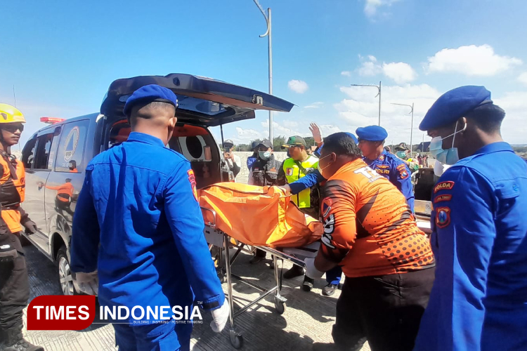 Dua Jasad Diduga Korban KMP Tunu Pratama Jaya Kembali Dievakuasi Di Perairan Banyuwangi