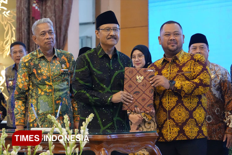 Teken Perjanjian di Kemensos RI, Bupati Gresik Tegaskan Komitmen Dukung Sekolah Rakyat