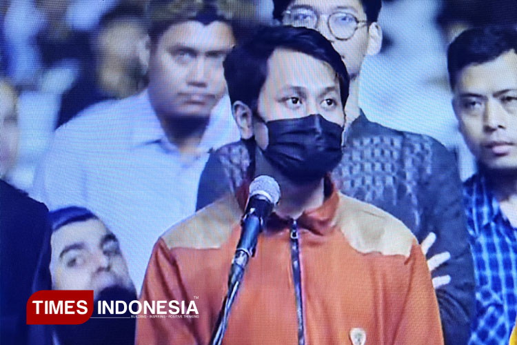 Seorang ateis yang resmi mengucapkan dua kalimat syahadat dihadapan Dr Zakir Naik. (FOTO: Rizky Kurniawan Pratama/TIMES Indonesia)