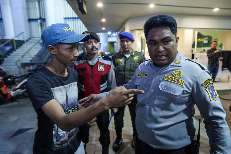 Banyak Keluhan, 13 Jukir Ilegal di Jalan Tunjungan Diamankan Pemkot Surabaya