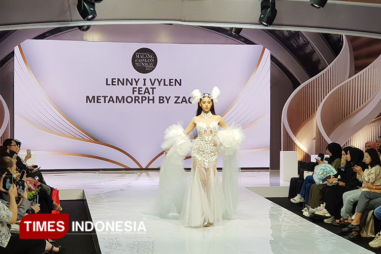 Gelaran Malang Fashion Runway 2025 di Malang Town Square, Sabtu (12/7/2025). (Foto: Achmad Fikyansyah/TIMES Indonesia)