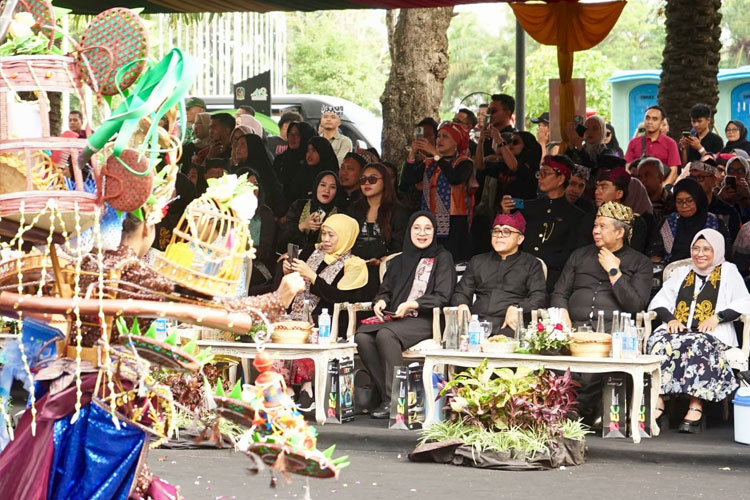 Doa untuk Korban KMP Tunu Pratama Jaya Jadi Pembuka Banyuwangi Ethno Carnival 2025