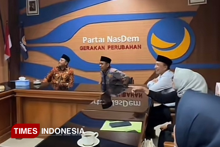 Gus-Haris-Temui-Semua-Fraksi-b.jpg