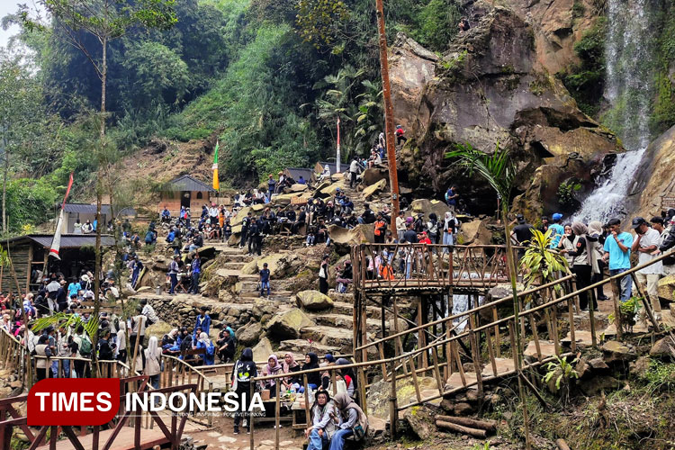 Jelajah-Kalikajar-di-Curug-Mangku.jpg