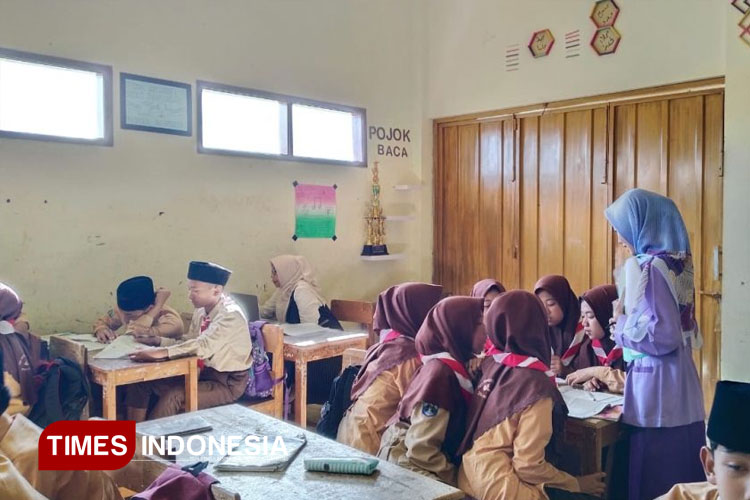 Huryasmin Nirvana, S.Pd, alumni Pendidikan Matematika FKIP Unisma Malang saat ini menjadi tenaga pendidik di MTs-MA Roudlotul Ulum Pagak. (FOTO: AJP TIMES Indonesia)
