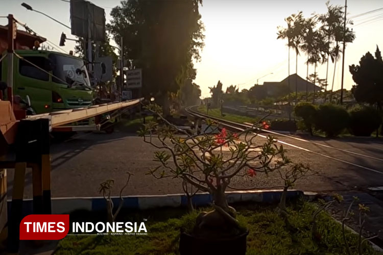 Salah satu Pos perlintasan kereta Api di Kelurahan Pilang Kota Probolinggo. (Foto: Sri Hartini/TIMES Indonesia)