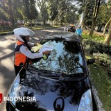 Cek Jalur Sepeda, Dishub Kota Malang Tindak Sejumlah Mobil Parkir Sembarangan