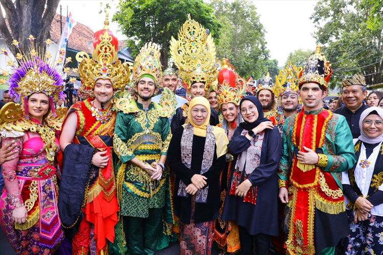 Gubernur Khofifah Apresiasi Banyuwangi Ethno Carnival 2025, Budaya Lokal Jadi Mendunia