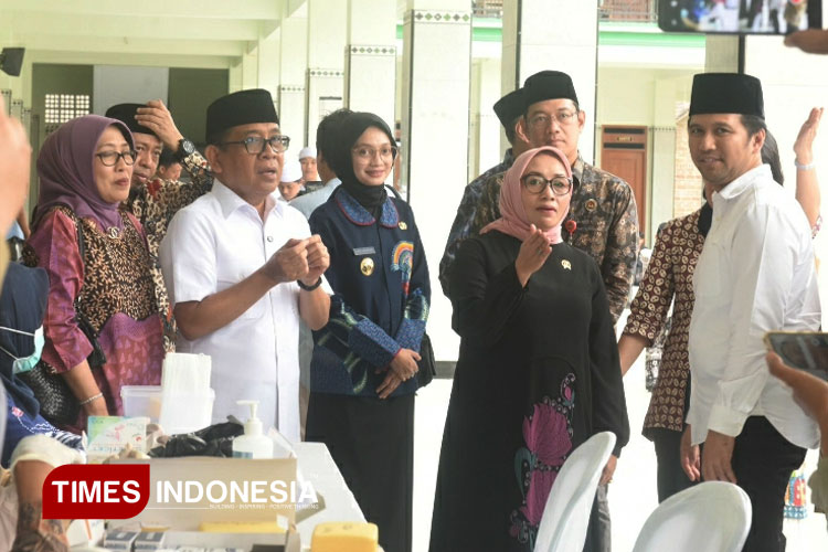 Tinjau PKG di Dua Pesantren Wilayah Kediri, Begini Kesan Menko PMK RI dan Menteri PPPA