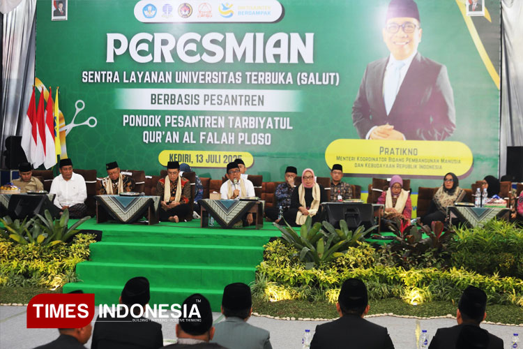 Pratikno-meninjau-SALUT-2.jpg