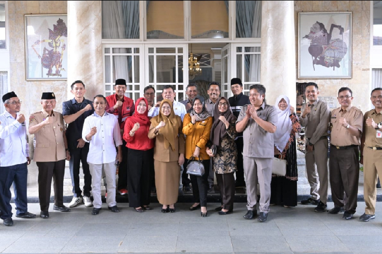 Bupati-Banjarnegara-dr-Amalia-Desiana-b-1.jpg