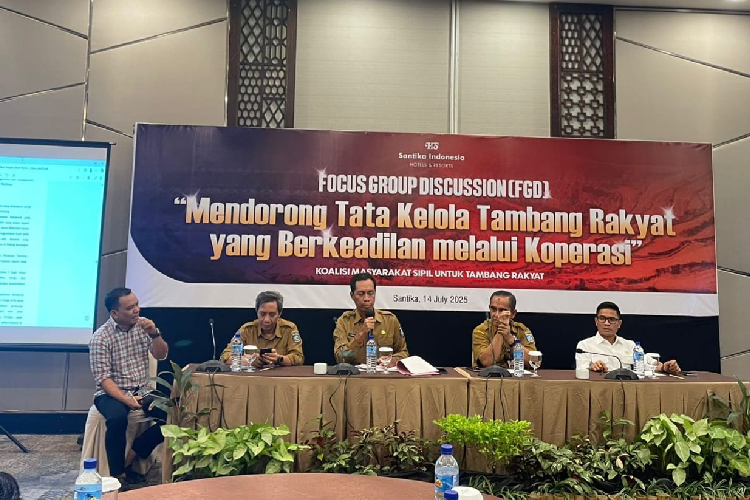 Suasana Focus Group Discussion (FGD) yang digelar Pemprov NTB bersama Koalisi Masyarakat Sipil NTB untuk Tambang Rakyat. (FOTO: Pemprov NTB)