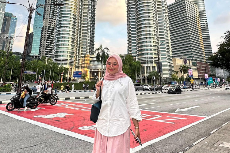 Firda Khaerunnisa, owner Sajodo Snack, Faisa Collection & Fikha Beauty, inspirasi bisnis mahasiswa lewat usaha snack, jastip, hingga jasa desain. (Foto: Istimewa)