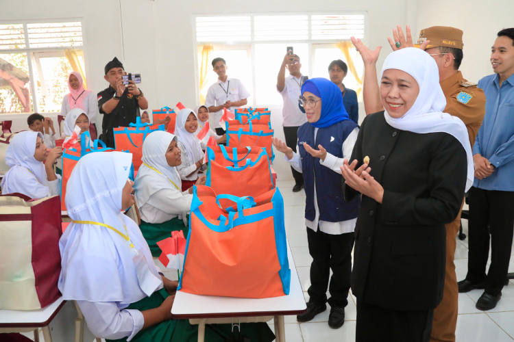 Gubernur-Khofifah-b-20.jpg