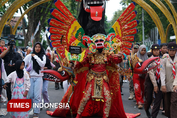 Lestarikan Budaya Lokal, Kokoon Hotel Banyuwangi Tampilkan Kostum Barong di  Banyuwangi Ethno Carnival 2025