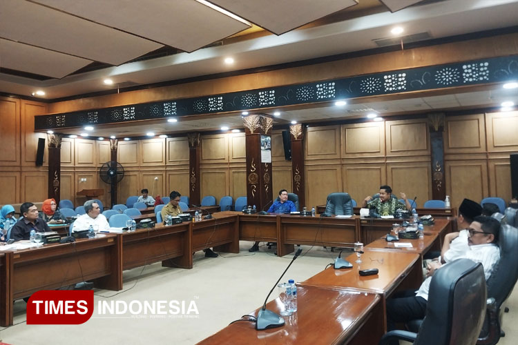 Komisi-D-DPRD-rapat-2.jpg