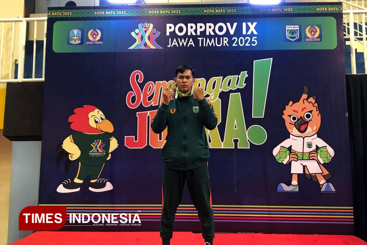 Rizky Putra Ardiansyah, mahasiswa program studi Ilmu Hukum meraih medali emas di cabang olahraga Sambo Kategori Sambo Sport kelas -98kg putra Porprov IX Jawa Timur 2025
