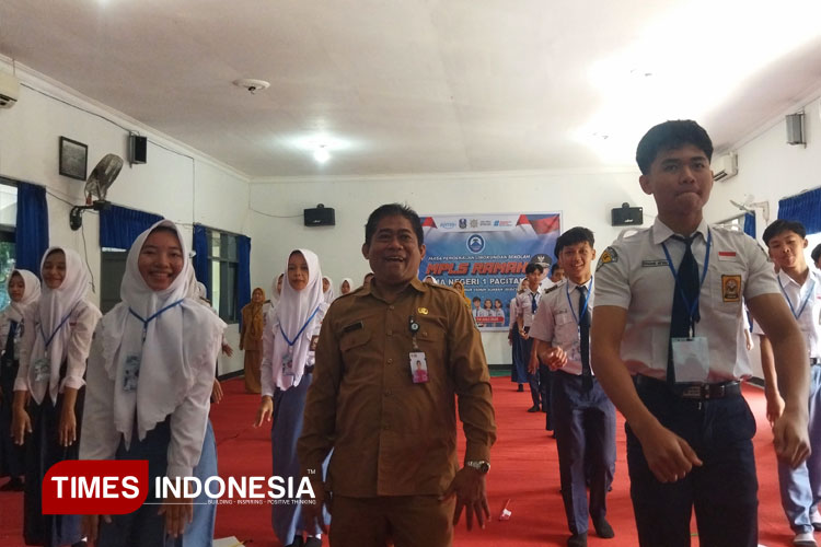 Suasana-Ceria-MPLS-SMAN-1-Pacitan-2.jpg