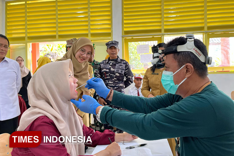 Bupati-Banyuwangi-Ipuk-Fiestiandani-a.jpg
