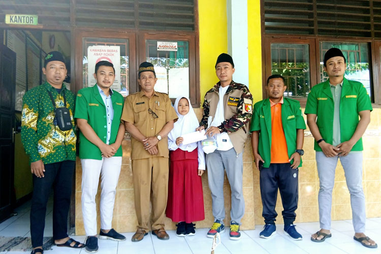 Gerakan Tiga Matra Ansor Lawanganagung Sentuh Anak Yatim dan Sekolah Dasar