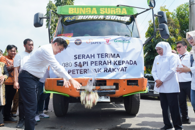 Gubernur-Khofifah-B-21.jpg