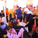 Gubernur Khofifah Serahkan Bansos Rp2,232 Miliar Kemasyarakat Kota Probolinggo