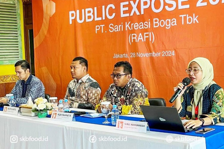Nilamsari dan Nur Arief Budiyanto mengajukan surat pengunduran diri PT. Sari Kreasi Boga,Tbk. (FOTO: dok pribadi)