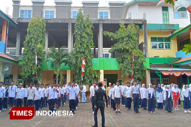SMA Islam Kota Ternate, Mengelar Masa pengenalan lingkungan Satuan pendidikan, dengan pembentuk karakter dan 7 kebiasaan anak Indonesia Hebat. (FOTO: Haerun Hamid/TIMES Indonesia)