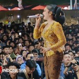 Silvy Kumalasari Tampil Mempesona di Panggung Ponorogo Rikolo Semono